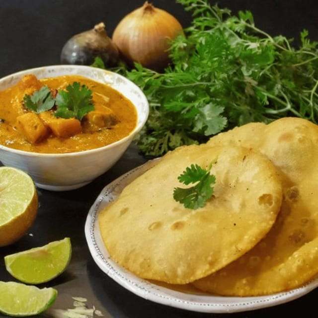 Poori With Potato Masala (3 Pcs).