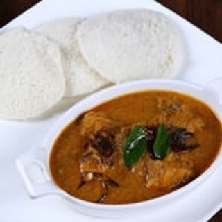 Idli with Chicken Kulambu (Gravy)